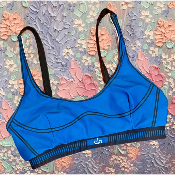 ALO Yoga Other - Alo Yoga Airlift Line Up Bra Adjustable Straps Logo Underband Womens Med
